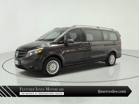 Used 2023 Mercedes-Benz Metris image 1