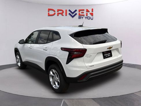 New 2026 Chevrolet Trax LS w/ LS Convenience Package FWD image 6