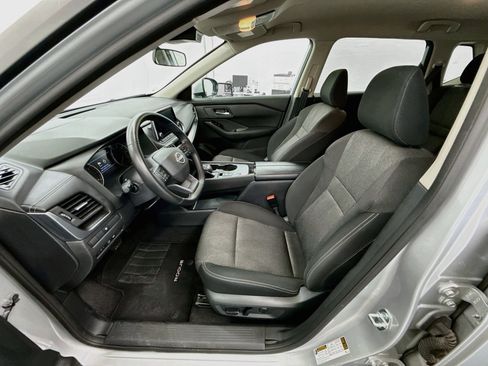 Used 2025 Nissan Rogue SV FWD image 13