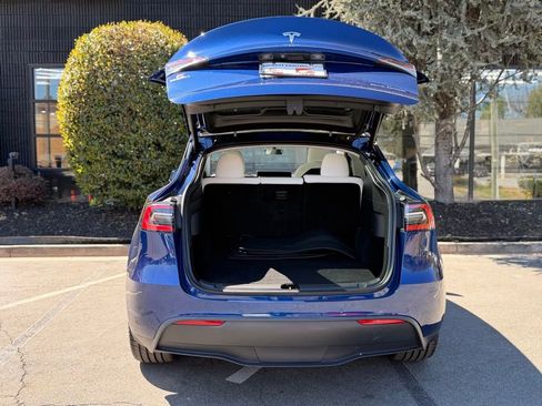 Used 2020 Tesla Model Y Long Range image 17