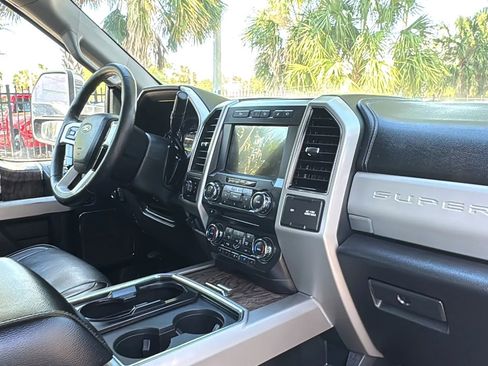 Used 2018 Ford F250 Lariat w/ Lariat Ultimate Package AWD/4WD image 9