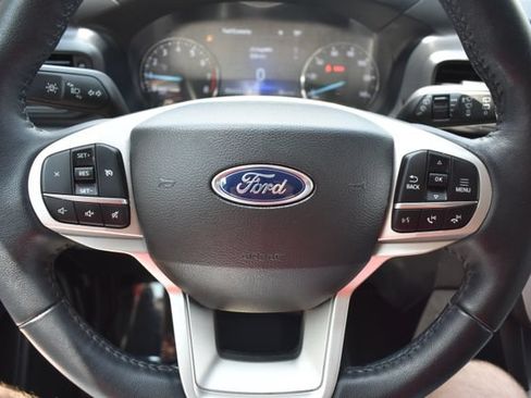 Used 2023 Ford Explorer XLT AWD/4WD image 20