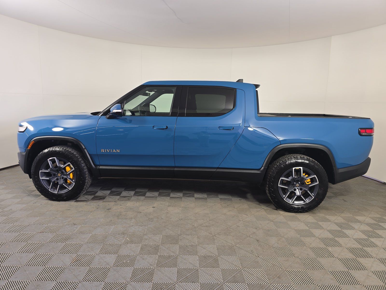 Used 2022 Rivian R1T Launch Edition AWD/4WD image 2