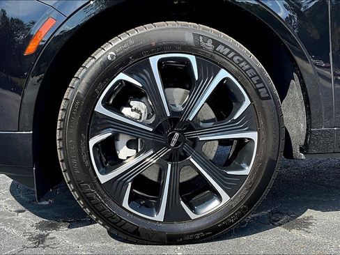 New 2025 Lincoln Nautilus Reserve image 12