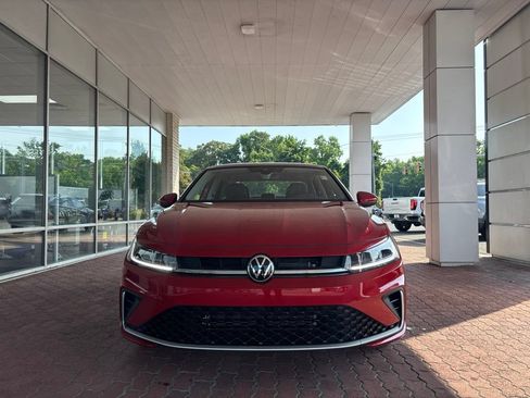 Used 2025 Volkswagen Jetta SE w/ Sunroof Package FWD image 2