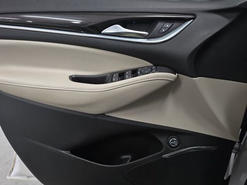 Used 2019 Buick Enclave Essence FWD image 21