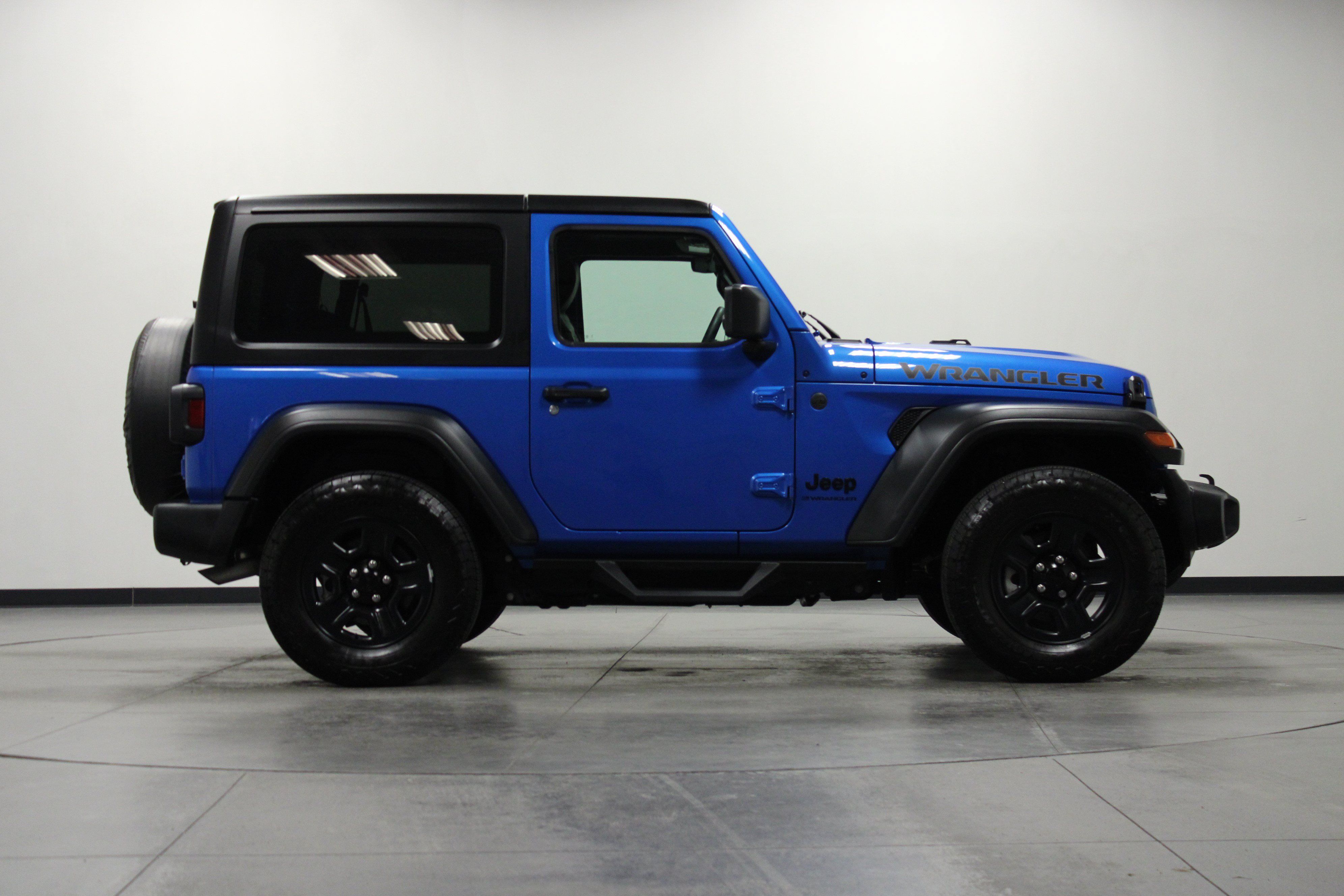 Used 2025 Jeep Wrangler Sport AWD/4WD image 3