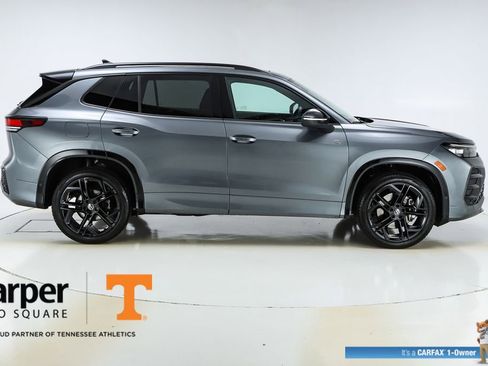 Used 2025 Volkswagen Tiguan SE R-Line image 10