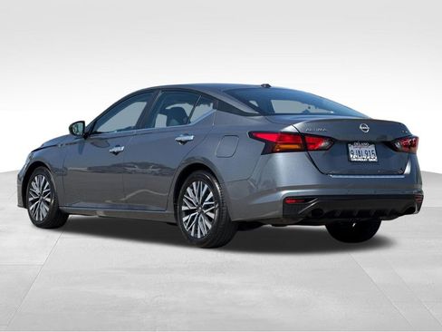 Used 2024 Nissan Altima 2.5 SV FWD image 3