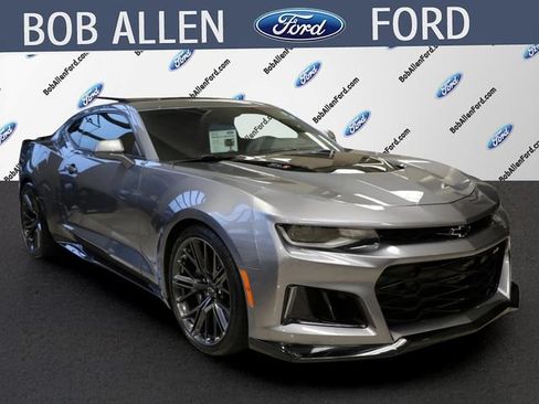Used 2021 Chevrolet Camaro ZL1 RWD image 2