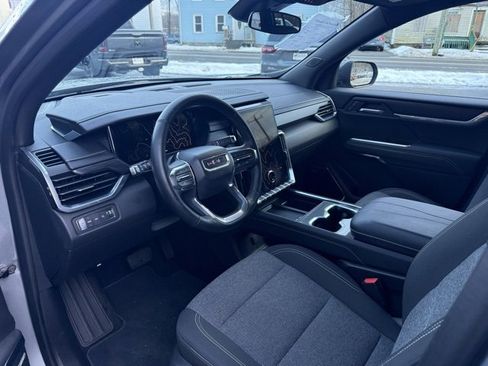 Used 2025 GMC Acadia Elevation image 9