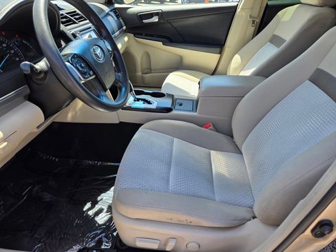 Used 2012 Toyota Camry LE FWD image 11
