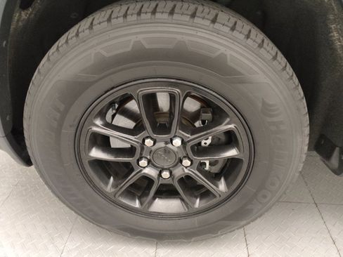 Used 2018 Jeep Grand Cherokee Laredo RWD image 31