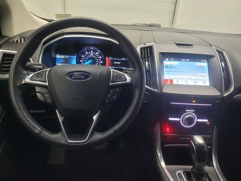 Used 2018 Ford Edge Titanium FWD image 22