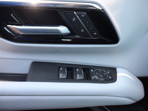 New 2025 Chevrolet Suburban Premier image 19