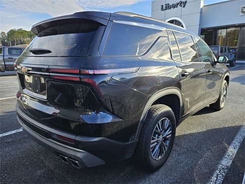 Used 2025 Chevrolet Traverse LT image 5