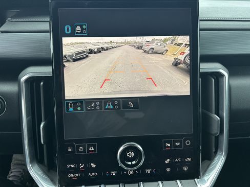 Used 2025 GMC Acadia Elevation image 31