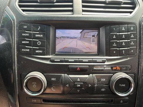 Used 2016 Ford Explorer XLT AWD/4WD image 23