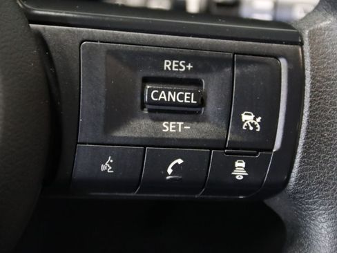 Used 2025 Nissan Kicks SV AWD/4WD image 13