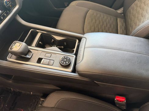 Used 2025 Nissan Pathfinder SV AWD/4WD image 38