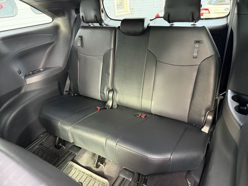 Used 2021 Toyota Sienna XSE w/ XSE Plus Package AWD/4WD image 11