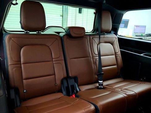 Used 2024 Lincoln Navigator Reserve image 22