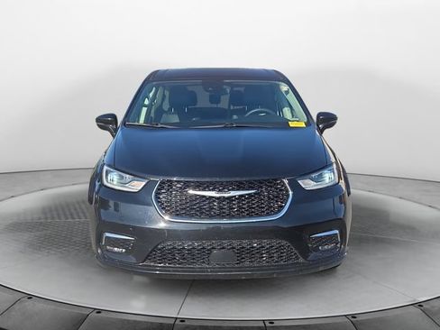 Used 2024 Chrysler Pacifica Touring-L FWD image 8