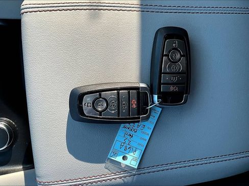 Certified 2025 Ford Explorer Active w/ Active Comfort Package AWD/4WD image 7