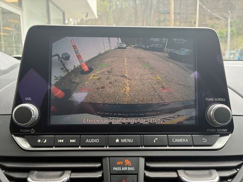 Used 2025 Nissan Altima 2.5 SV FWD image 24