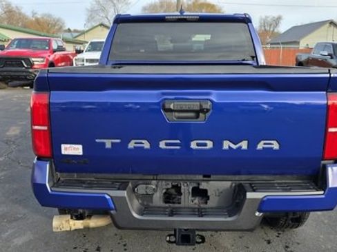 Used 2025 Toyota Tacoma SR5 image 5