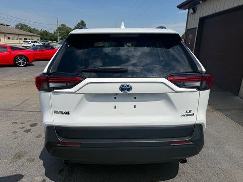Used 2021 Toyota RAV4 LE AWD/4WD image 10