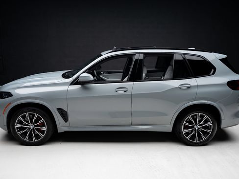 Used 2024 BMW X5 sDrive40i w/ M Sport Package RWD image 18