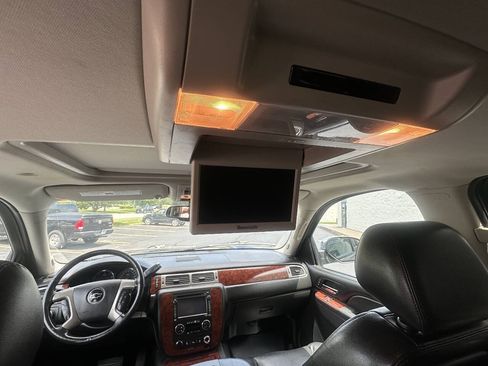Used 2013 Chevrolet Suburban LTZ AWD/4WD image 17