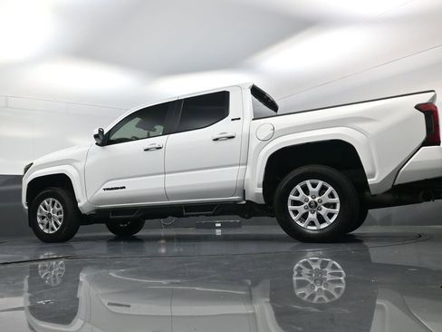 Used 2025 Toyota Tacoma SR5 RWD image 19