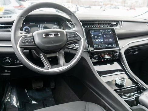 Used 2023 Jeep Grand Cherokee Laredo w/ Luxury Tech Group I image 15