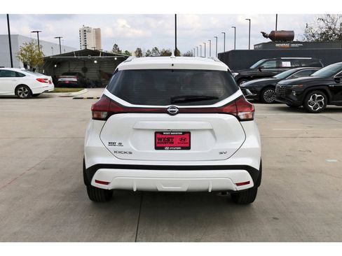 Used 2024 Nissan Kicks SV image 7