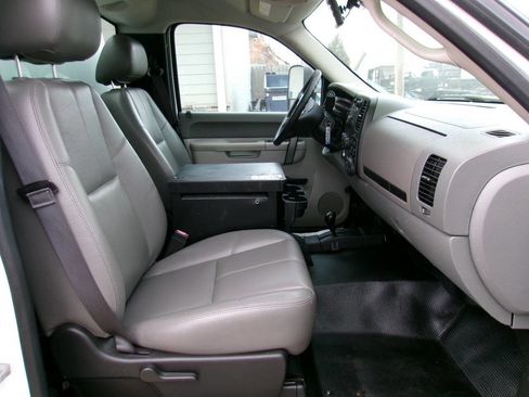 Used 2014 Chevrolet Silverado 2500 W/T w/ Snow Plow Prep Package image 17