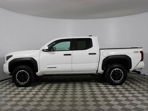 Used 2024 Toyota Tacoma TRD Off-Road image 35