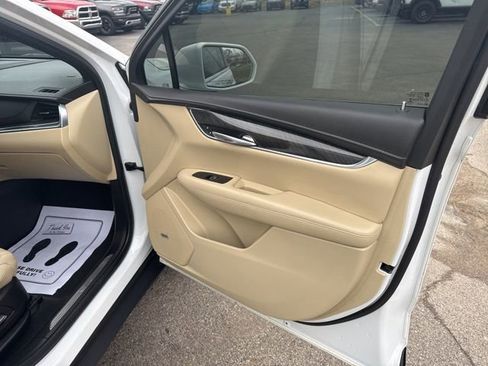 Used 2018 Cadillac XT5 AWD image 39