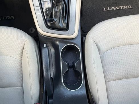 Used 2018 Hyundai Elantra SE w/ Cargo Package FWD image 24