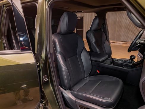 Used 2024 Lexus GX 550 w/ Cold Area Package AWD/4WD image 28