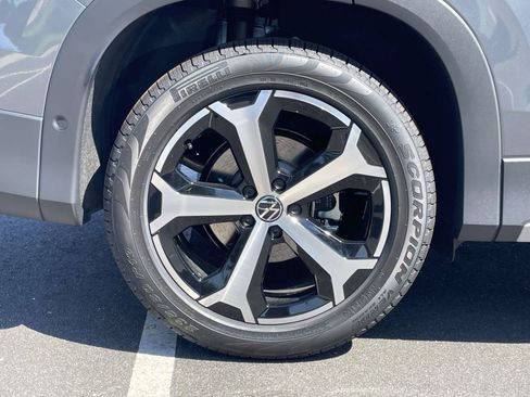 New 2026 Volkswagen Tiguan SE FWD image 9
