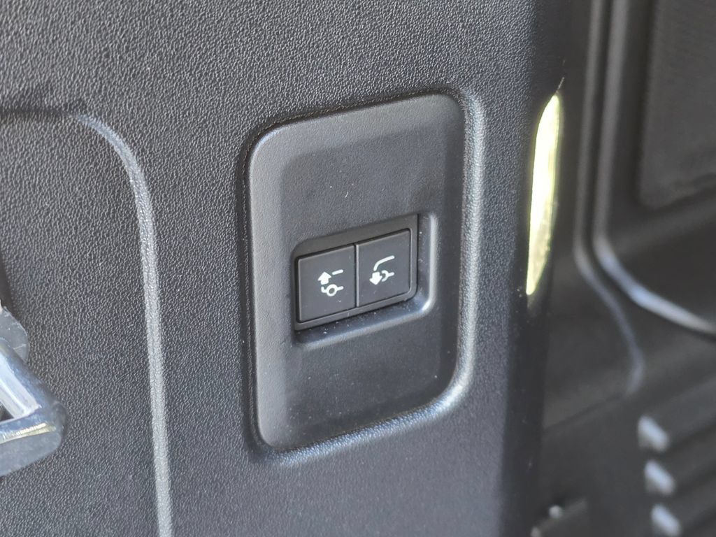 Used 2025 Land Rover Defender 110 S AWD/4WD image 16