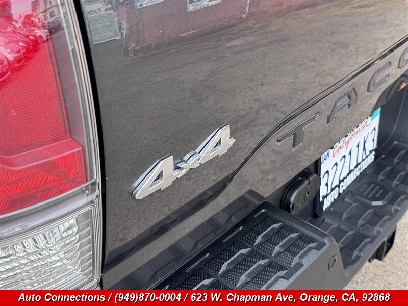 Used 2021 Toyota Tacoma TRD Off-Road w/ Technology Package AWD/4WD image 29