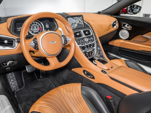 Used 2017 Aston Martin DB11 V12 image 3