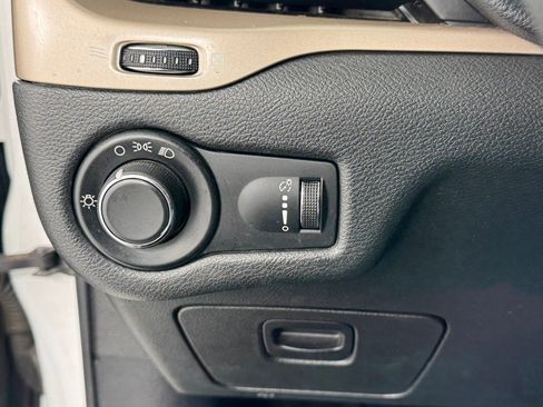 Used 2014 Jeep Cherokee Sport AWD/4WD image 33