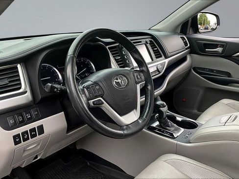 Used 2019 Toyota Highlander Limited Platinum w/ Protection Package #3 AWD/4WD image 17