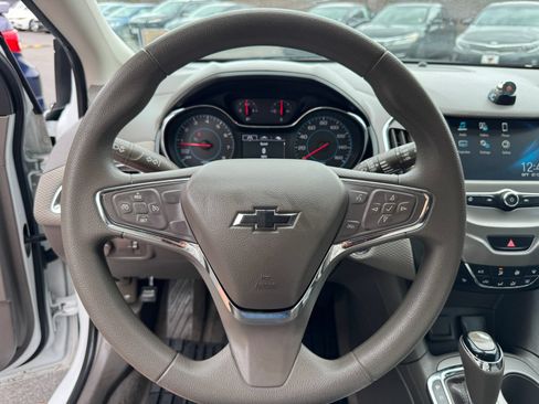 Used 2017 Chevrolet Cruze LT w/ Convenience Package FWD image 29