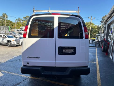 Used 2015 Chevrolet Express 3500 image 8