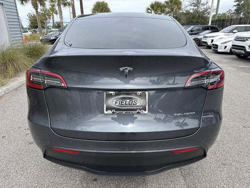 Used 2022 Tesla Model Y Long Range image 7